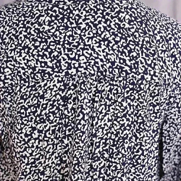 Lila Rose Size M Blue/white leopard print /geometric print blouse - Picture 10 of 14